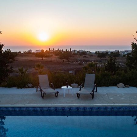 Adonis Villa Coral Bay Exterior photo
