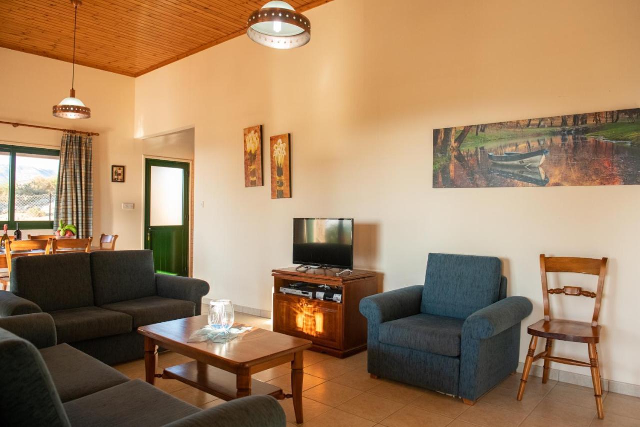 Adonis Villa Coral Bay Exterior photo