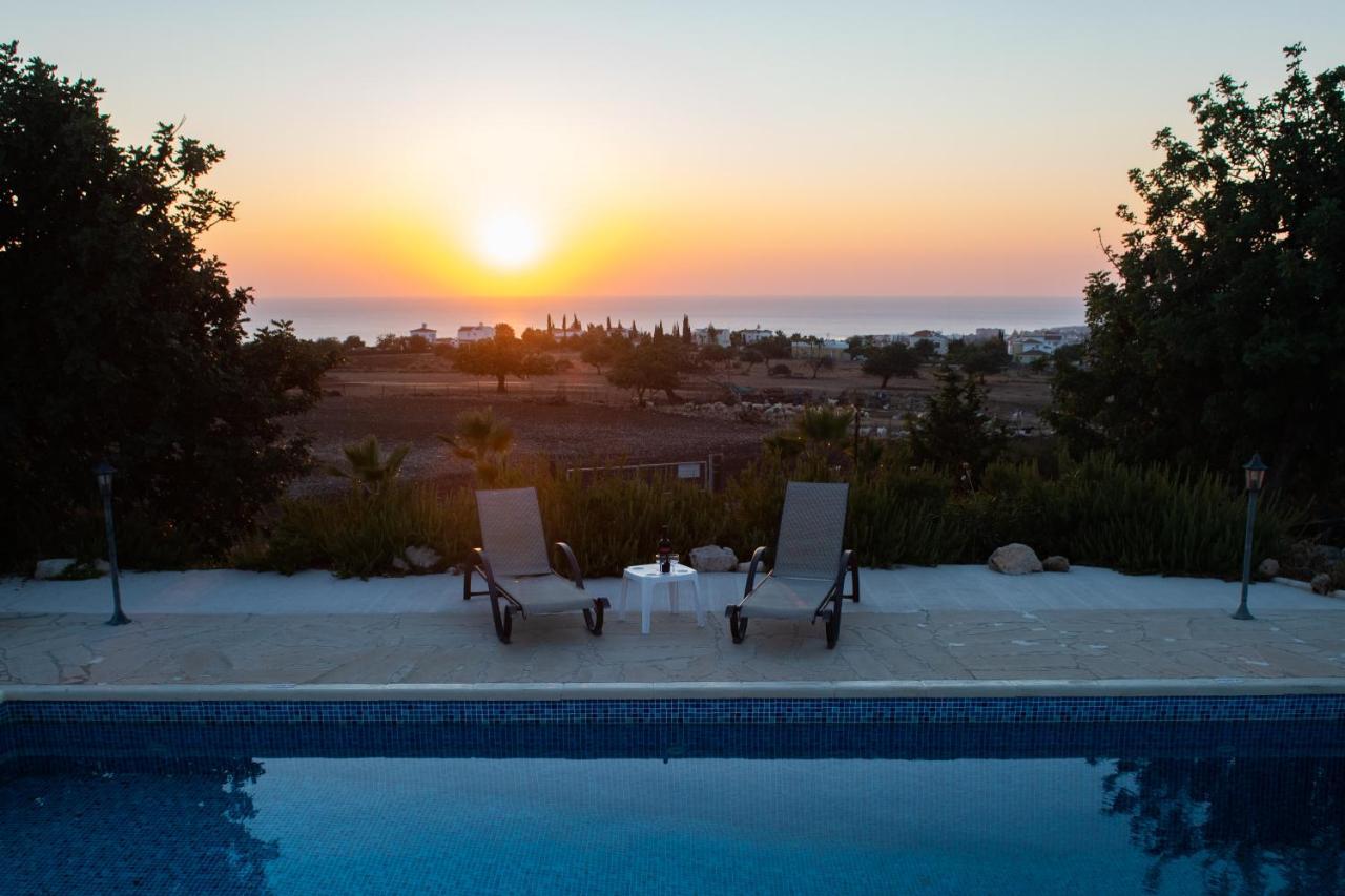 Adonis Villa Coral Bay Exterior photo