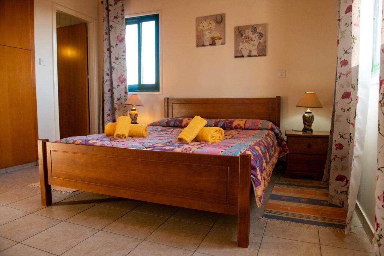 Adonis Villa Coral Bay Exterior photo